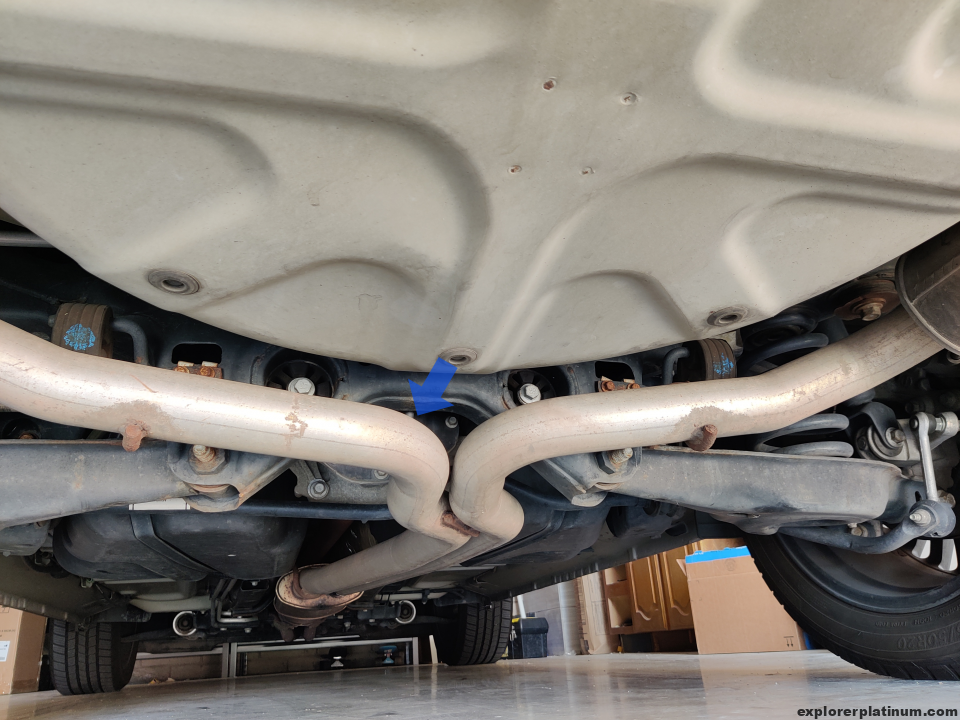 Maintenance: Replacing Rear Differential Fluid – Explorer Platinum
